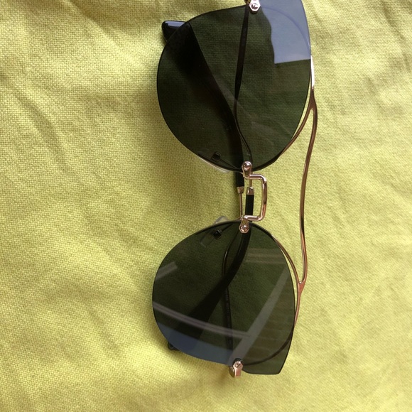 Miu Miu Sunglasses - Picture 6 of 6